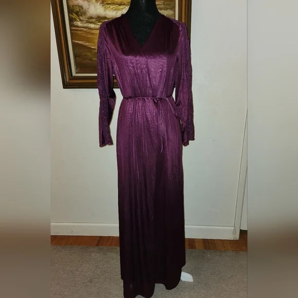 Vintage 1960s Maidenform Lace Accented Robe